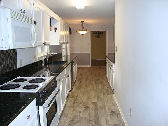 5th image of 37 Dorchester Dr