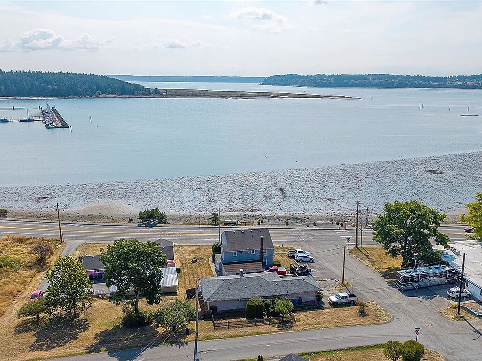 Sunny location by the bay