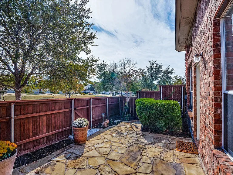 8600 Brunswick Dr — Photo 25