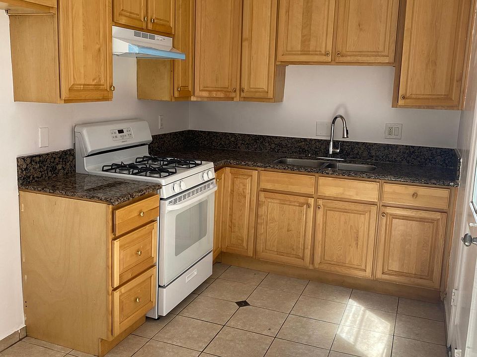 1st image of 202 E Chestnut St #208-B