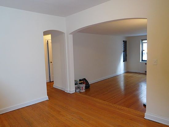 4th image of 246 E 46th St APT 4H