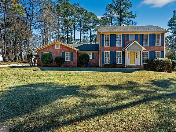 3rd image of 214 Willowcrest Way