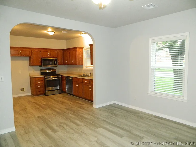 1302 W Exchange St — Photo 10