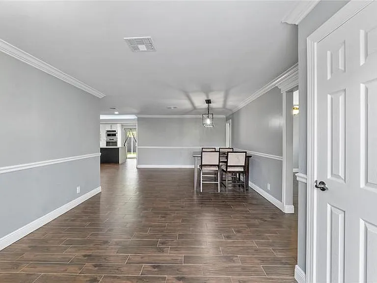5820 NW 56th Pl — Photo 3
