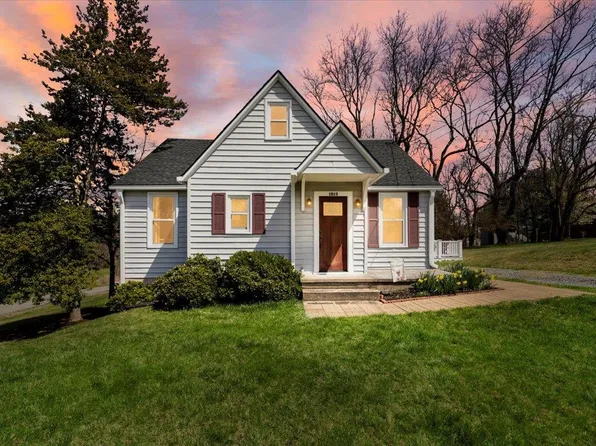 1013 Oak St, Pulaski, VA 24301