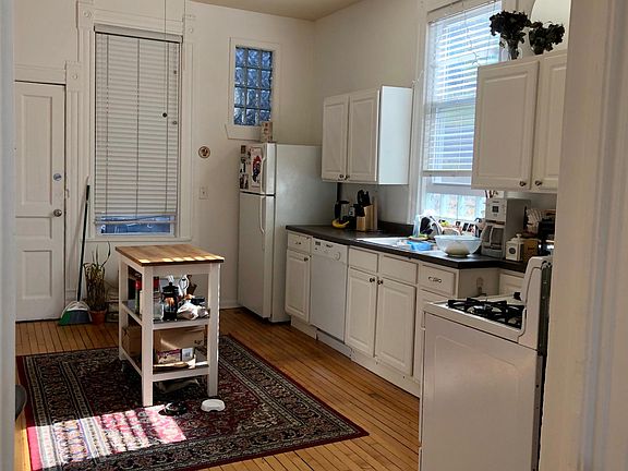 3rd image of 3017 W Lyndale St #1