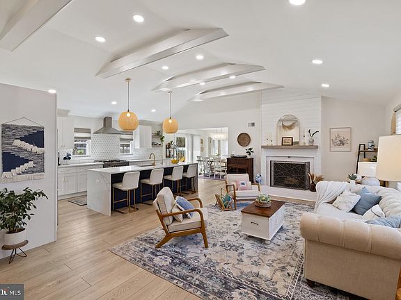 3rd image of 51 Hill Rd