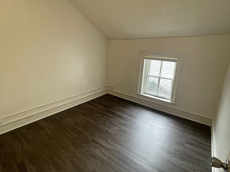 212 Ferris St #1/2 — Photo 11