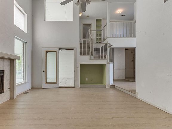 3rd image of 11401 Matthews Ave