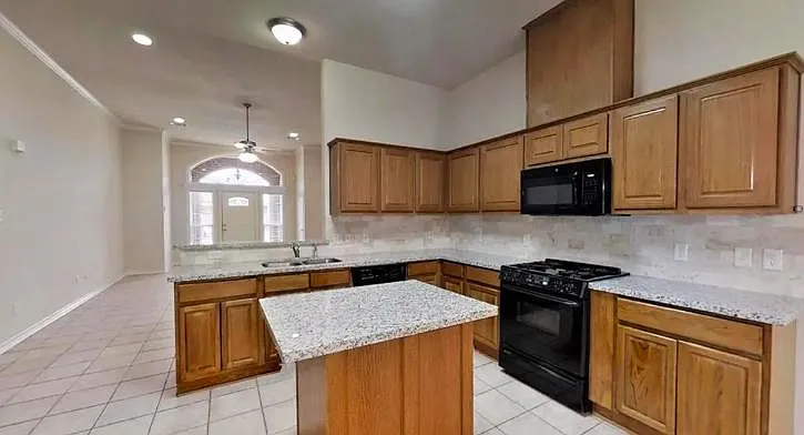 4214 Alexandria Ave — Photo 11