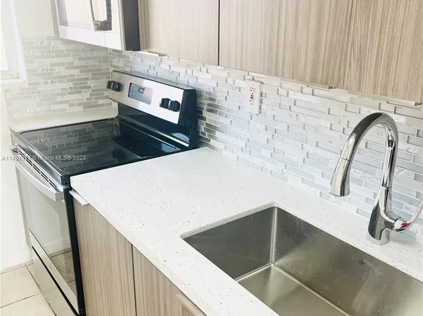 605 W 68th St APT 23, Hialeah, FL 33014