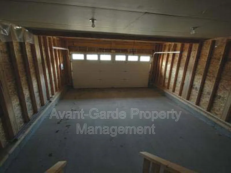 367 Ascott Cres — Photo 8