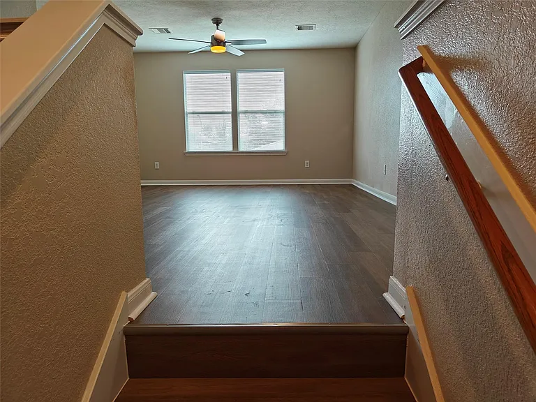 7915 Moss Springs Ct — Photo 28