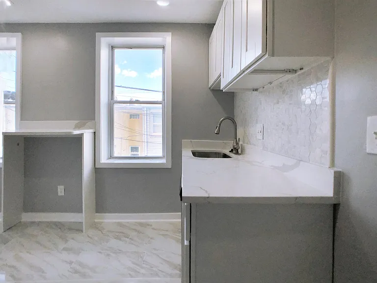 1402 Carroll St #2 — Photo 18