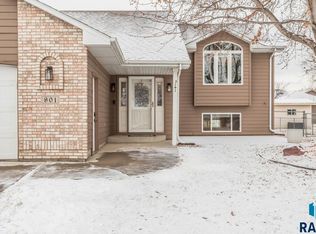 901 E Pine St, Brandon, SD 57005