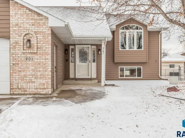 901 E Pine St, Brandon, SD 57005