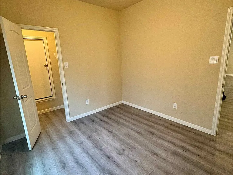 4423 Fenetre Forest St — Photo 8
