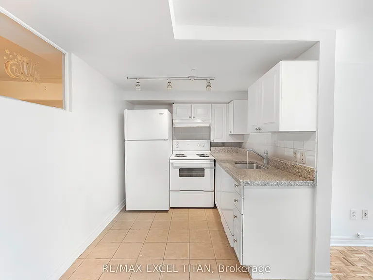 1407 Dupont St #509 — Photo 8