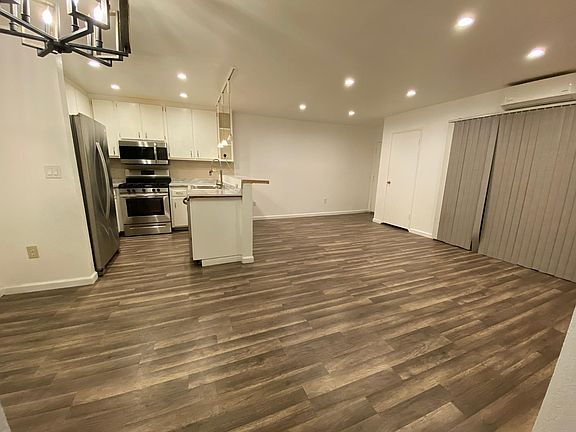 4th image of 18530 Hatteras St Unit 113
