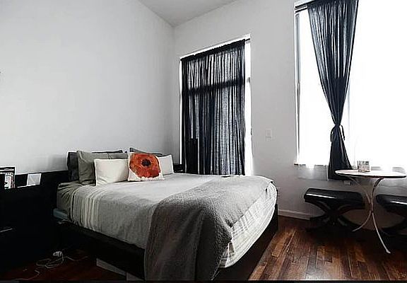 4th image of 125 Orchard St