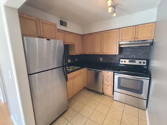5th image of 626 W 43rd Ter