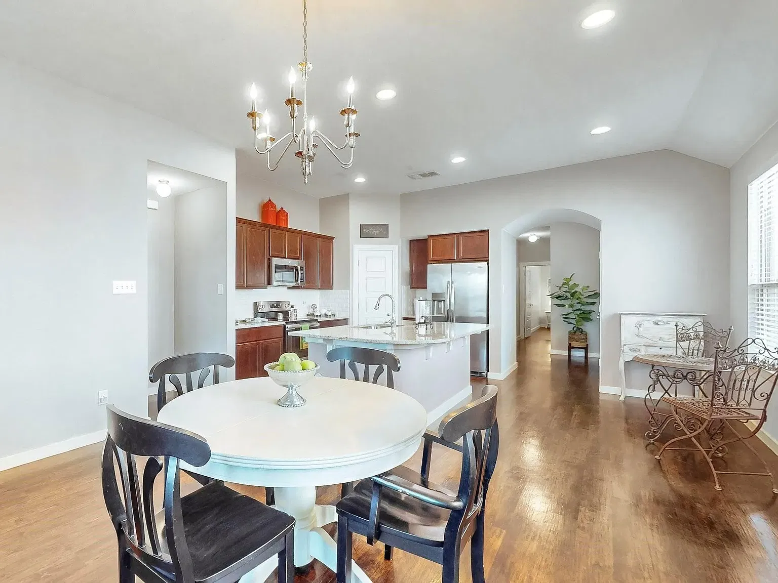 3 bed, 1600 sqft, $2,100 — Photo 4