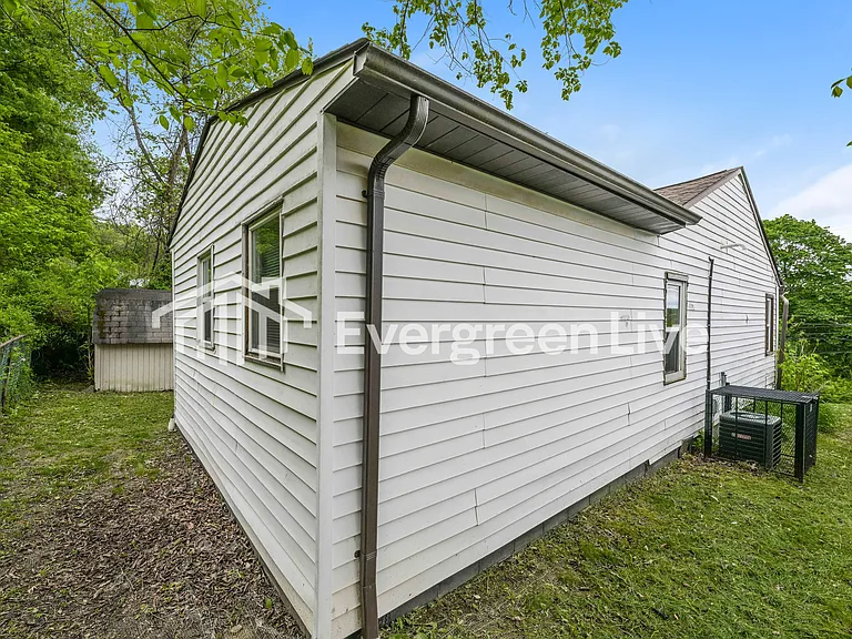 333 Foster Rd — Photo 15