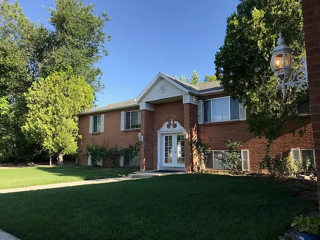 Two 4-plexes like this on the property at right angles to each other.