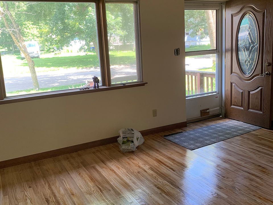 2nd image of 308 4th Ave NW
