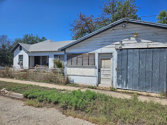 3rd image of 106 W Oak St