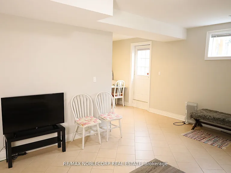 5 Twinberry Cres #LOWER — Photo 6