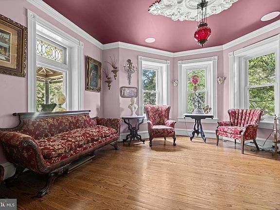 4th image of 100 W Ridley Ave
