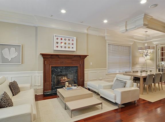 3rd image of 2509 N Burling St #3
