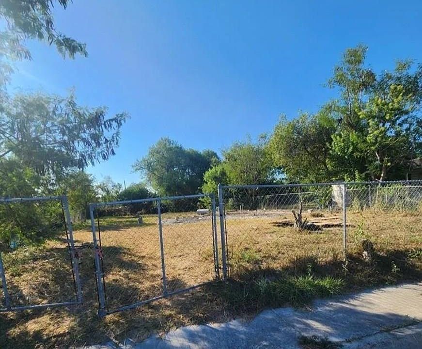2nd image of 133 Midway Dr