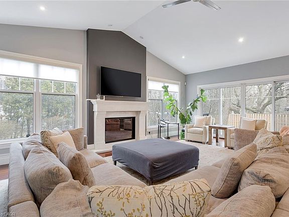 4th image of 1387 Willowdown Rd