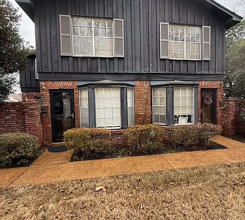 4th image of 211 S Idlewild St