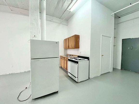 5th image of 1085 Willoughby Ave #2E