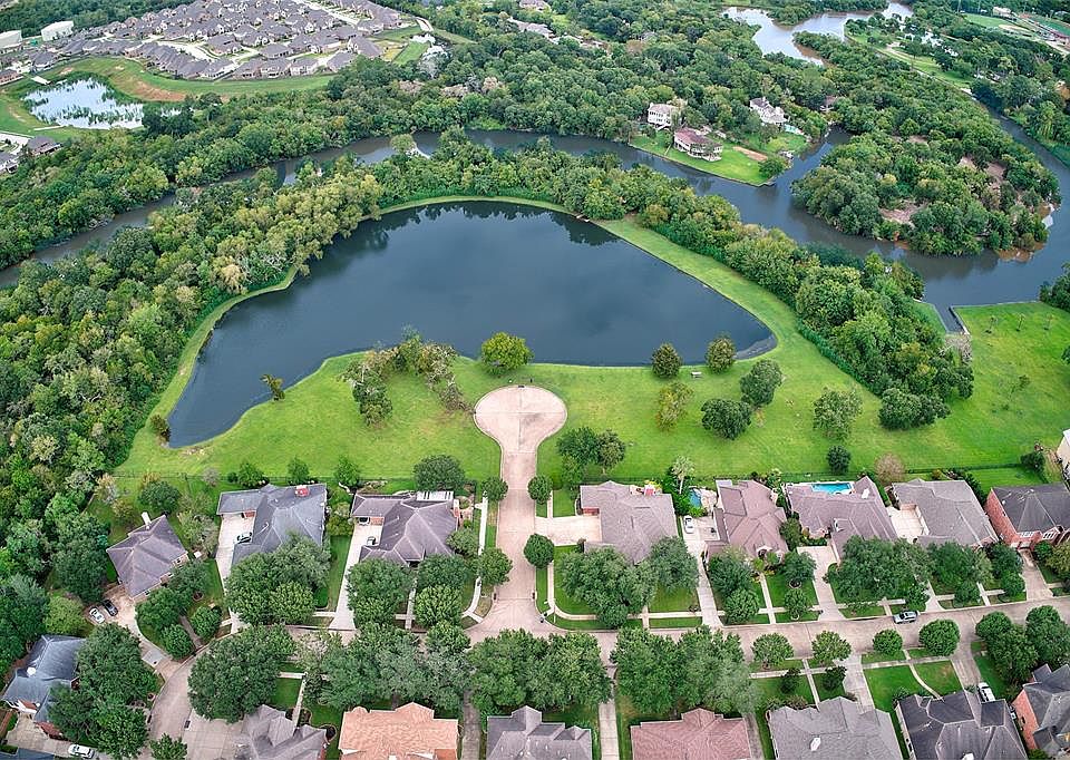 1st image of 306 Green Oaks Dr