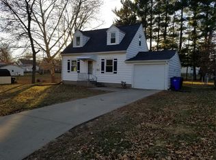326 20th St NW, Cedar Rapids, IA 52405