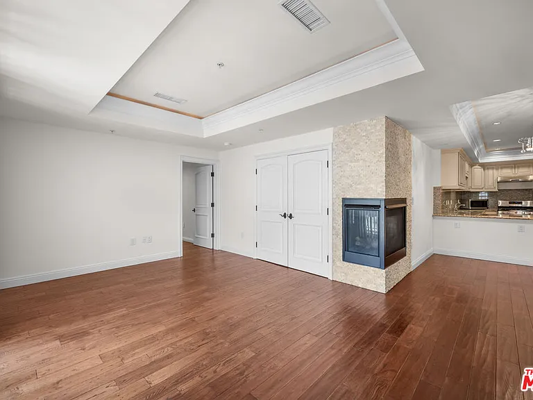 837 Crenshaw Blvd #301 — Photo 17