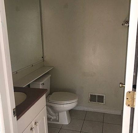 5th image of 398 Hillcrest Ave