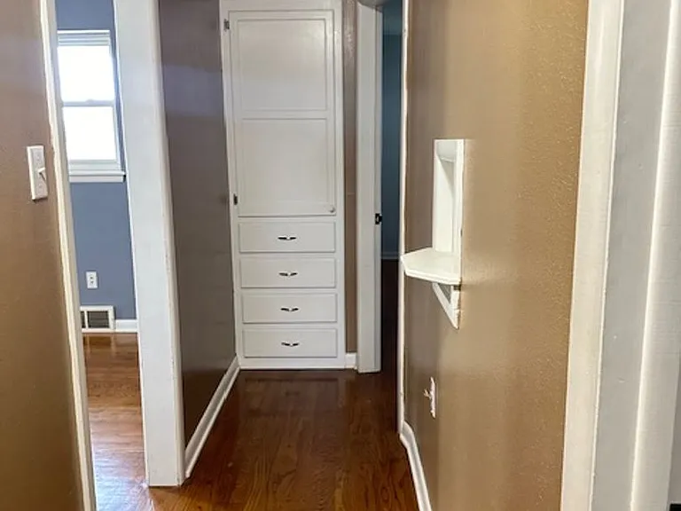 817 E Carroll Ln — Photo 14