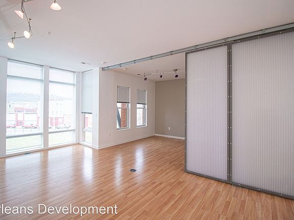 4th image of 832-842 Banklick St #304