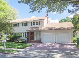 8 Paula St, Edison, NJ 08820