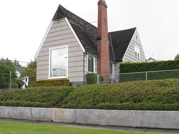 2nd image of 801 E 2nd St