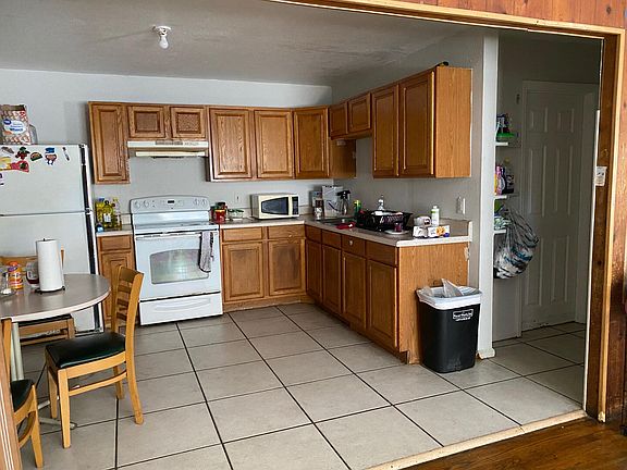 3rd image of 810 N E Street