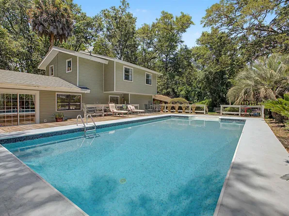 89 Henry Dr, Crawfordville, FL 32327