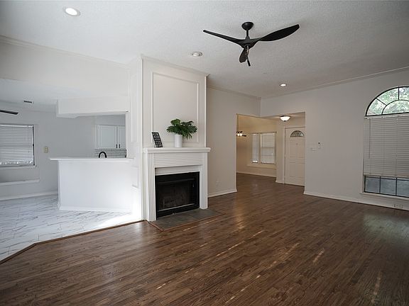 4th image of 3007 Pacifica St