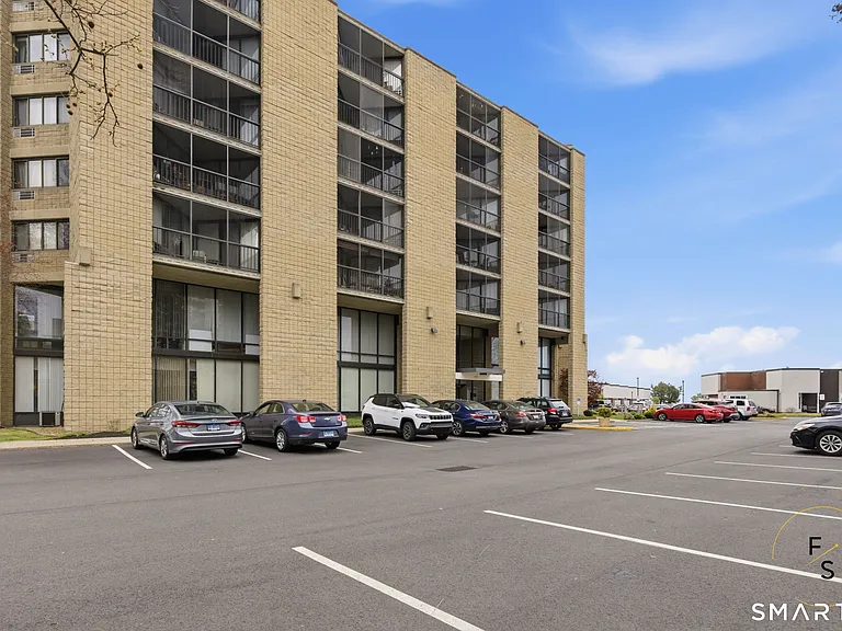 140 Captain Thomas Blvd #307 — Photo 2