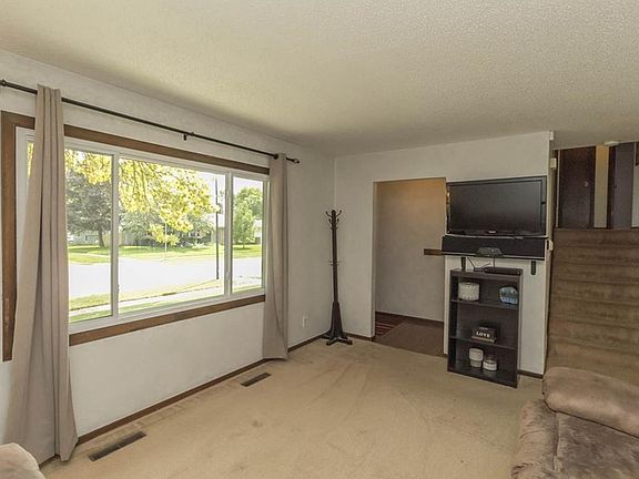 5th image of 215 Wellons Dr